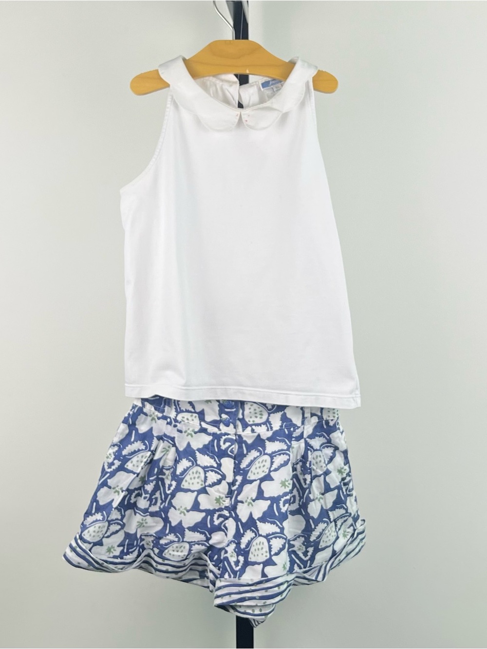 Stella McCartney Kids Girls Blue & White Floral Shorts, Size 8